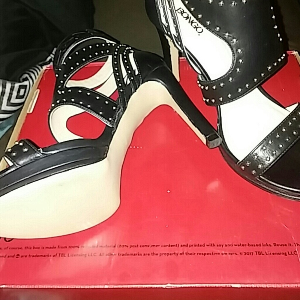 Shoes - Picture 4 of 4
